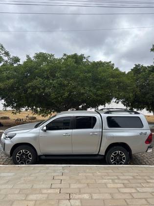 TOYOTA HILUX 2.8 D-4D TURBO DIESEL CD SRX 4X4 AUTOMÁTICO
